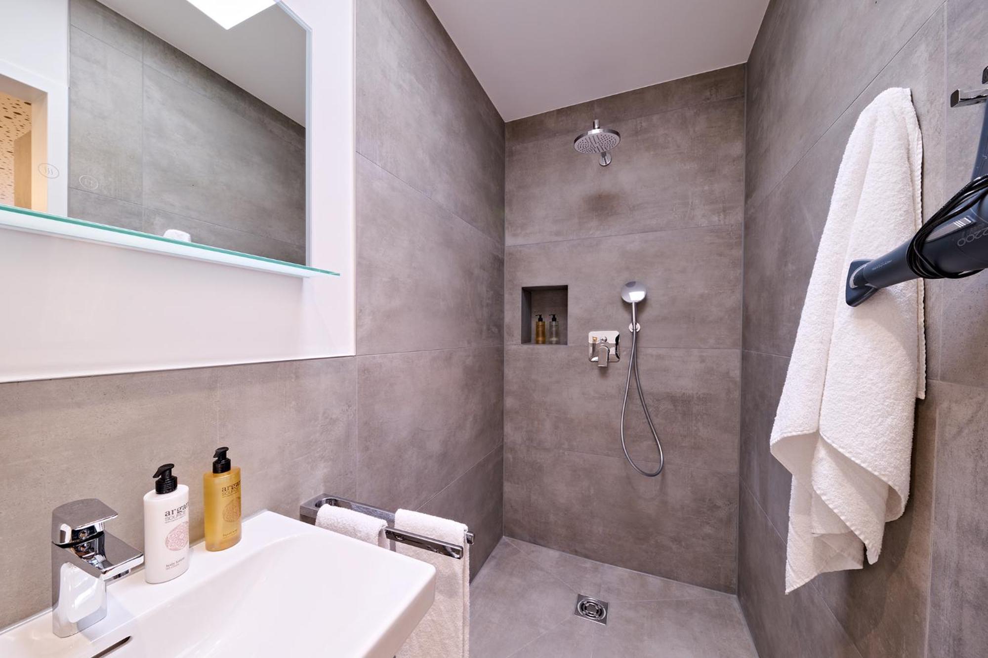 Xzllenz Traum Studio-Apartment, Frei-Parken, U-Bahn, Kueche Nuremberga Exterior foto